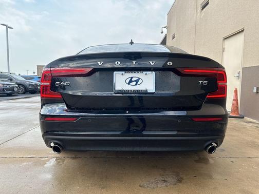 2020 Volvo S60 T5 Momentum