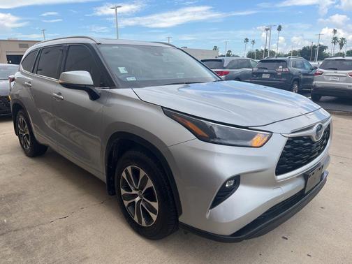 2022 Toyota Highlander Hybrid XLE