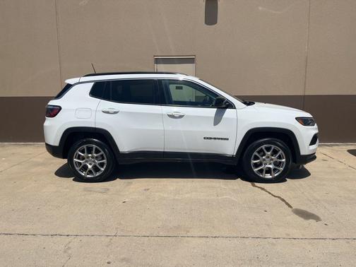 2022 Jeep Compass Latitude Lux