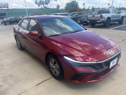 2025 Hyundai ELANTRA SE