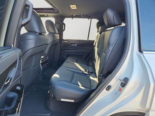 2025 Lexus LX 700h Luxury