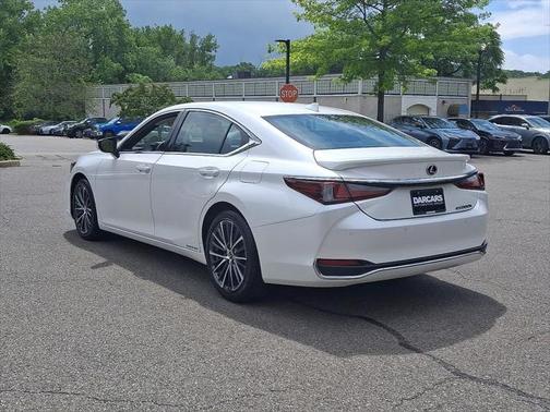 2022 Lexus ES 300h Premium