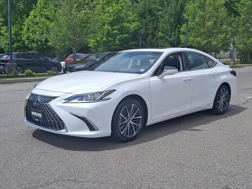 2022 Lexus ES 300h Premium