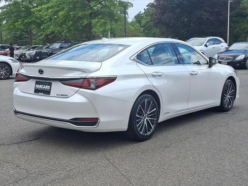 2022 Lexus ES 300h Premium