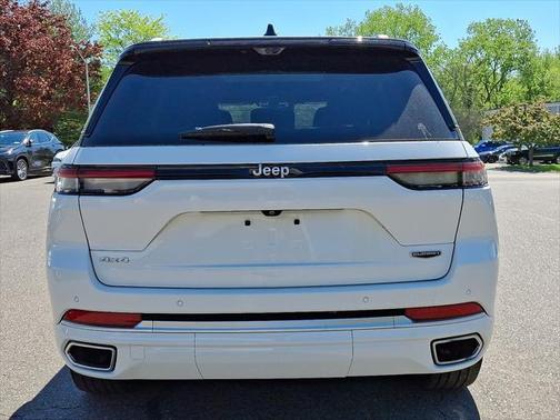 2022 Jeep Grand Cherokee Summit