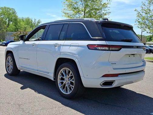 2022 Jeep Grand Cherokee Summit