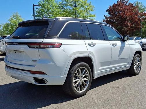 2022 Jeep Grand Cherokee Summit