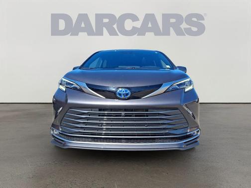 2025 Toyota Sienna Platinum