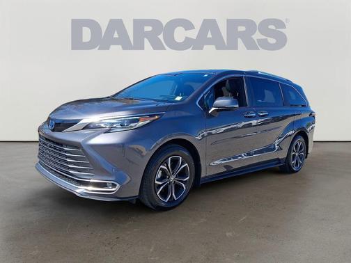 2025 Toyota Sienna Platinum