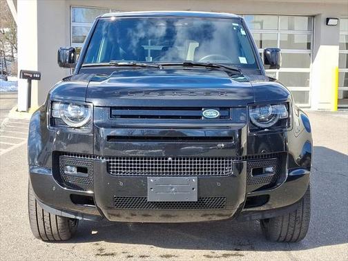 2024 Land Rover Defender 130 P400 X-Dynamic SE