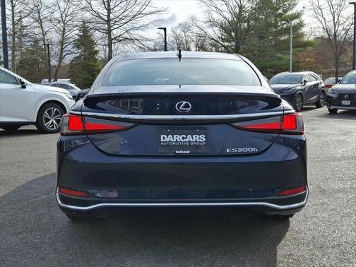2022 Lexus ES 300h Luxury
