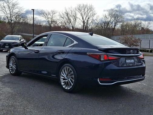 2022 Lexus ES 300h Luxury