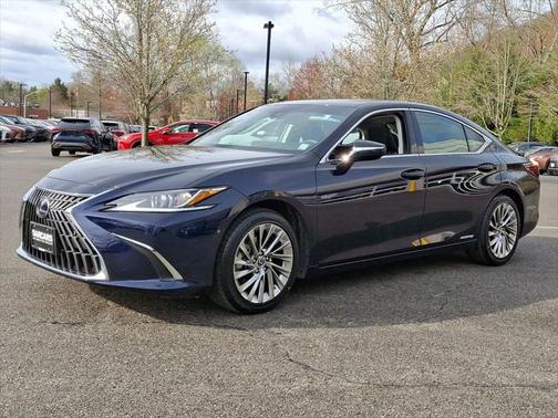 2022 Lexus ES 300h Luxury