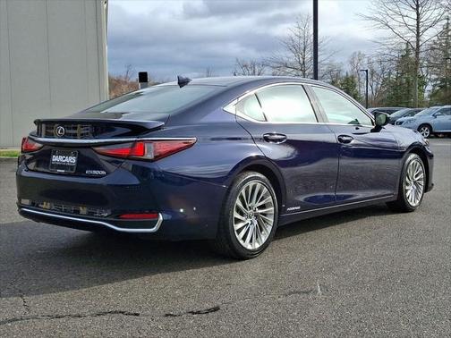 2022 Lexus ES 300h Luxury