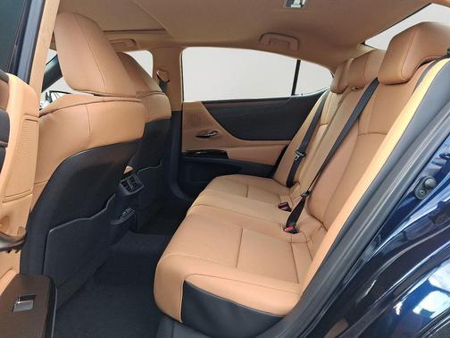 2025 Lexus ES 350 Base