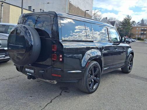 2024 Land Rover Defender 130 P400 X-Dynamic SE