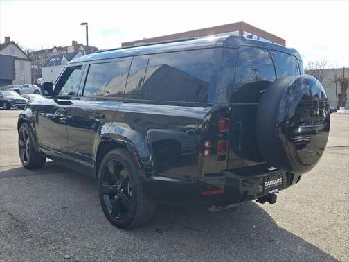 2024 Land Rover Defender 130 P400 X-Dynamic SE
