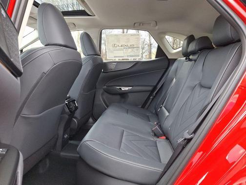 2025 Lexus NX 450h+ Luxury