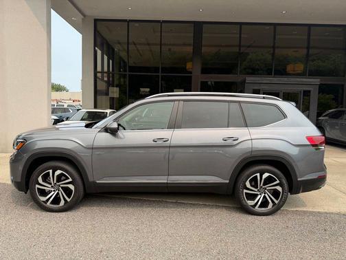 Platinum Gray Metallic 2022 Volkswagen Atlas 3.6L SEL