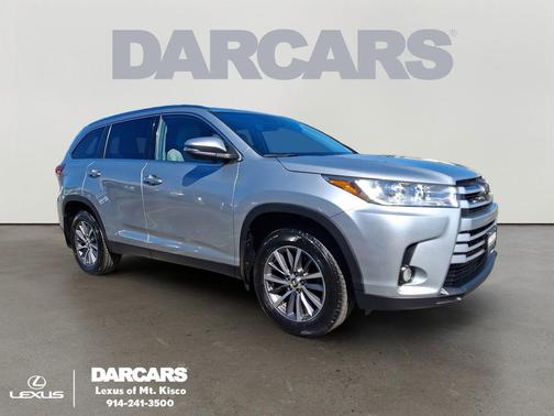 Celestial Silver Metallic 2019 Toyota Highlander XLE