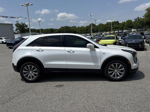 Crystal White Tricoat 2022 Cadillac XT4 Sport
