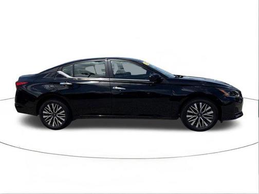 Super Black 2025 Nissan Altima SV AWD