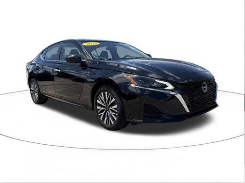 Super Black 2025 Nissan Altima SV AWD