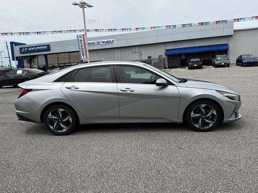 Shimmering Silver Pearl 2023 Hyundai ELANTRA Limited