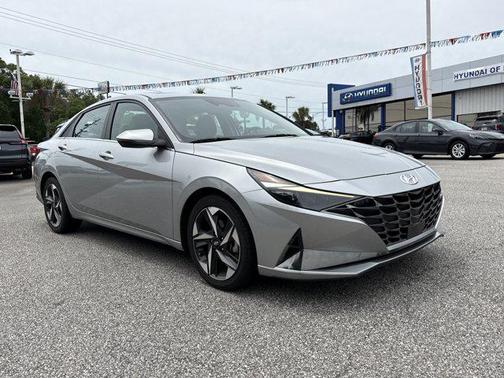 Shimmering Silver Pearl 2023 Hyundai ELANTRA Limited