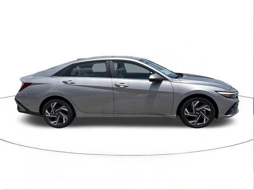 Fluid Metal 2026 Hyundai ELANTRA HEV Limited