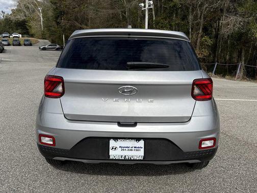 2023 Hyundai VENUE SE