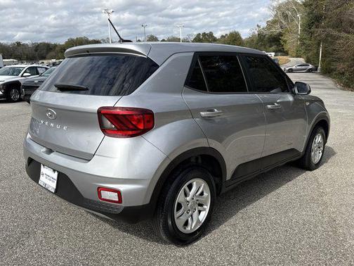 2023 Hyundai VENUE SE