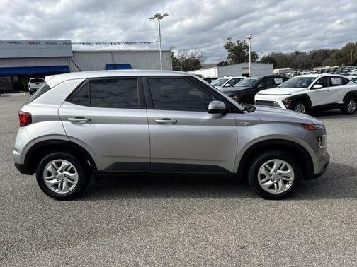 2023 Hyundai VENUE SE