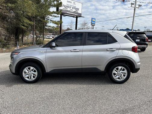 2023 Hyundai VENUE SE