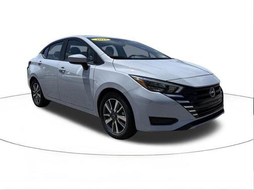 Gray Sky Pearl 2025 Nissan Versa 1.6 SV