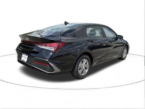 Abyss Black 2026 Hyundai ELANTRA SE