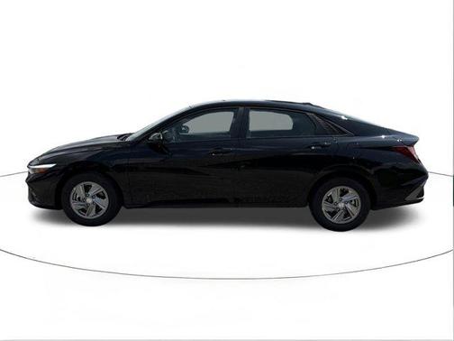 Abyss Black 2026 Hyundai ELANTRA SE