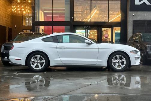 2022 Ford Mustang EcoBoost