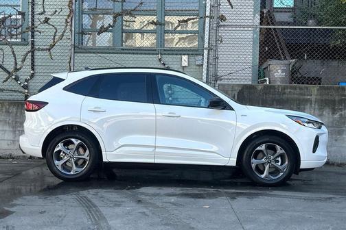 STAR WHITE METALLIC TRI-COAT 2024 Ford Escape ST-Line