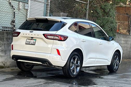 STAR WHITE METALLIC TRI-COAT 2024 Ford Escape ST-Line