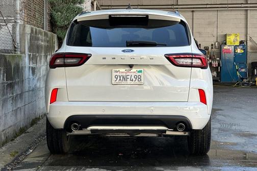 STAR WHITE METALLIC TRI-COAT 2024 Ford Escape ST-Line
