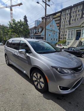 Billet Silver Metallic Clearcoat 2018 Chrysler Pacifica Hybrid Limited
