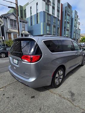 Billet Silver Metallic Clearcoat 2018 Chrysler Pacifica Hybrid Limited
