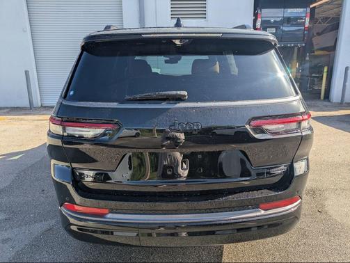 Diamond Black Crystal Pearlcoat 2026 Jeep Grand Cherokee L Summit