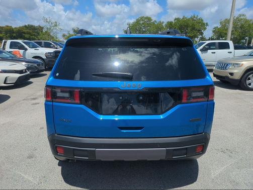 Hydro Blue Pearlcoat 2026 Jeep Cherokee Overland