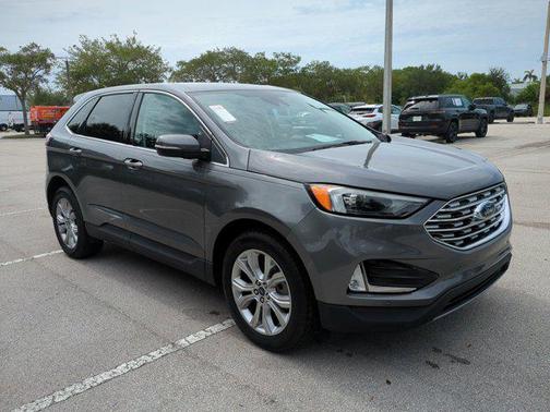 2022 Ford Edge Titanium