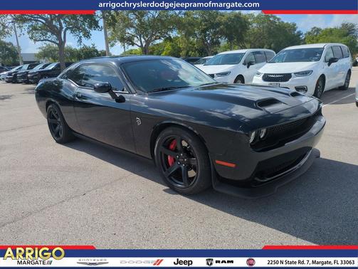 Pitch Black Clearcoat 2022 Dodge Challenger SRT Hellcat