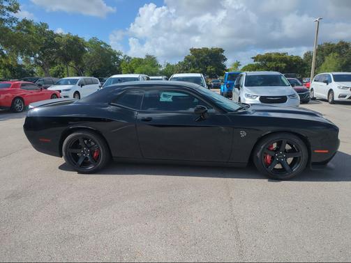 Pitch Black Clearcoat 2022 Dodge Challenger SRT Hellcat