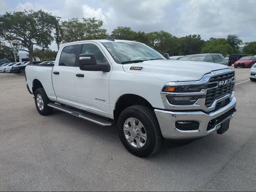 Bright White Clearcoat 2026 RAM 2500 Big Horn Crew Cab 4x4 6'4' Box