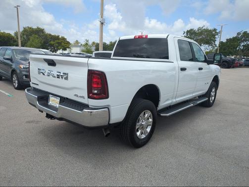Bright White Clearcoat 2026 RAM 2500 Big Horn Crew Cab 4x4 6'4' Box